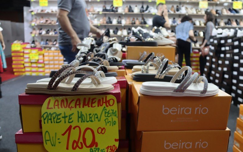 Lojistas apostam em lançamentos para os últimos dias