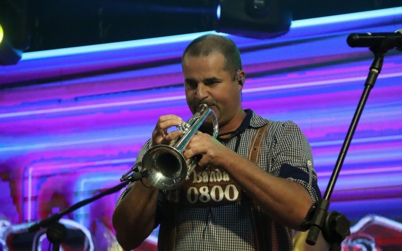 Banda 0800 colocou o público para dançar