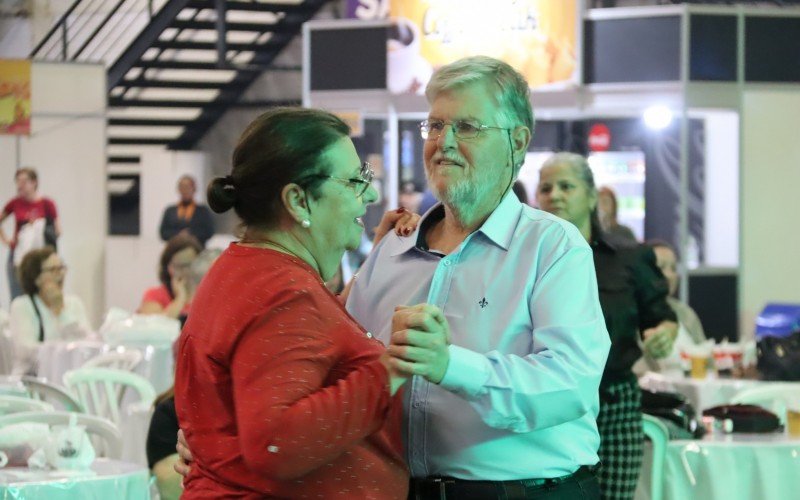 Banda 0800 colocou o público para dançar