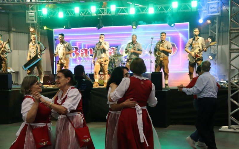 Banda 0800 colocou o público para dançar