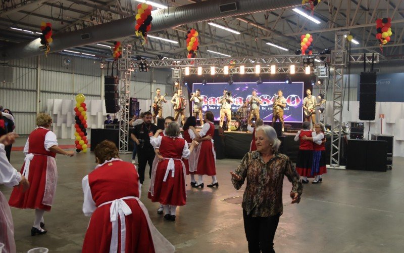 Banda 0800 colocou o público para dançar