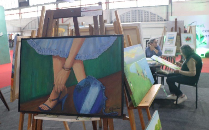 Obras da Associação dos Artistas plásticos de Novo Hamburgo estão à venda na Loucura por Sapatos