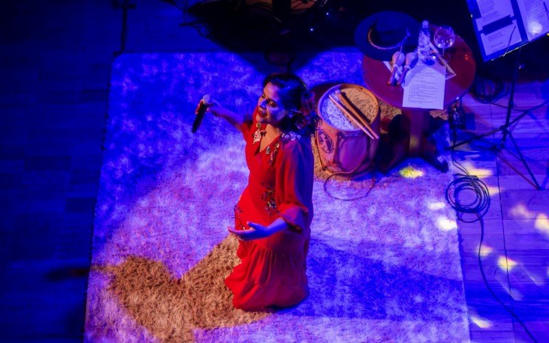 Shana Müller sobe ao palco do Teatro Municipal de Novo Hamburgo trazendo um repertório de grandes cantoras latino-americanas | abc+