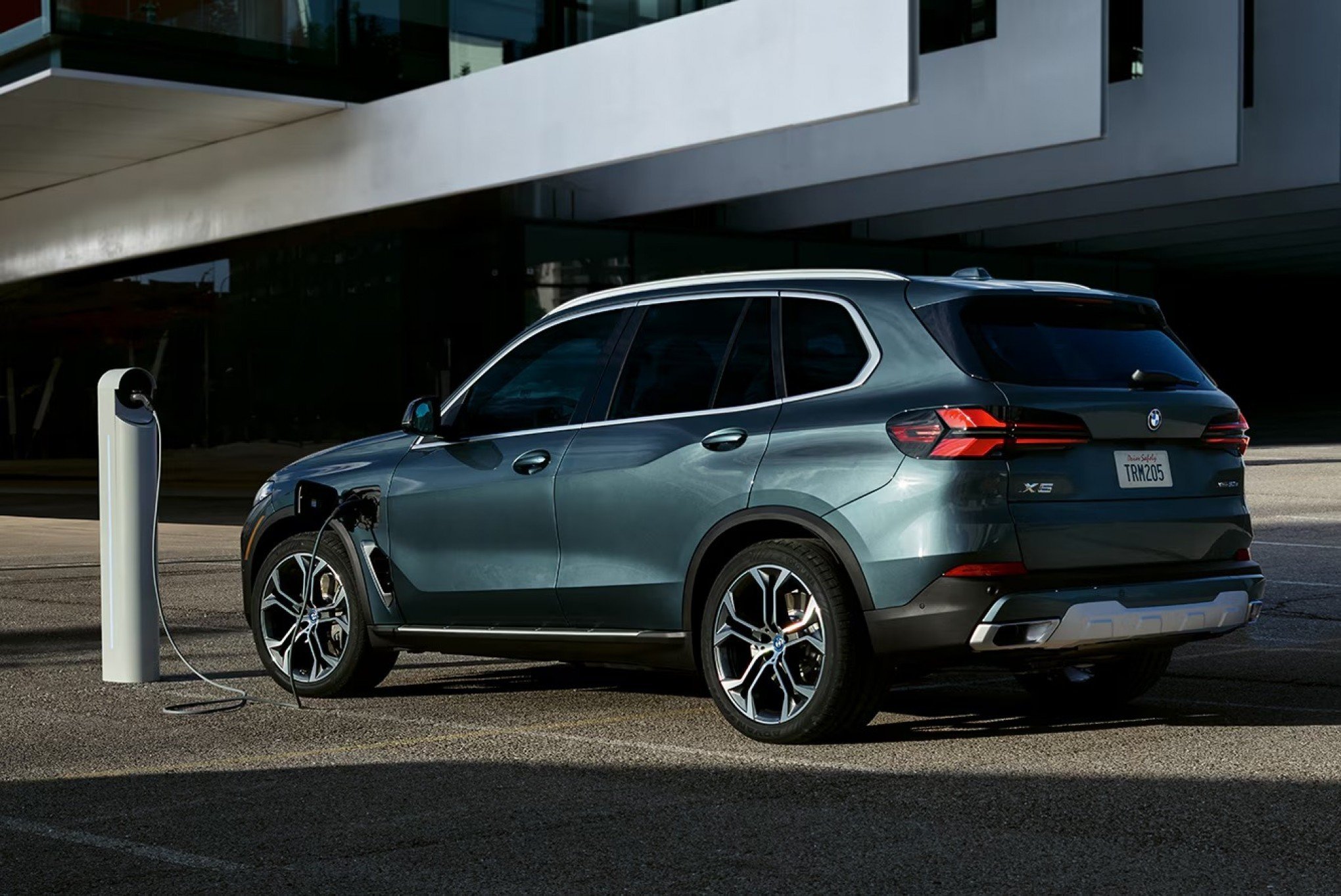 BMW vai fabricar SUV híbrido plug-in no Brasil; veja detalhes