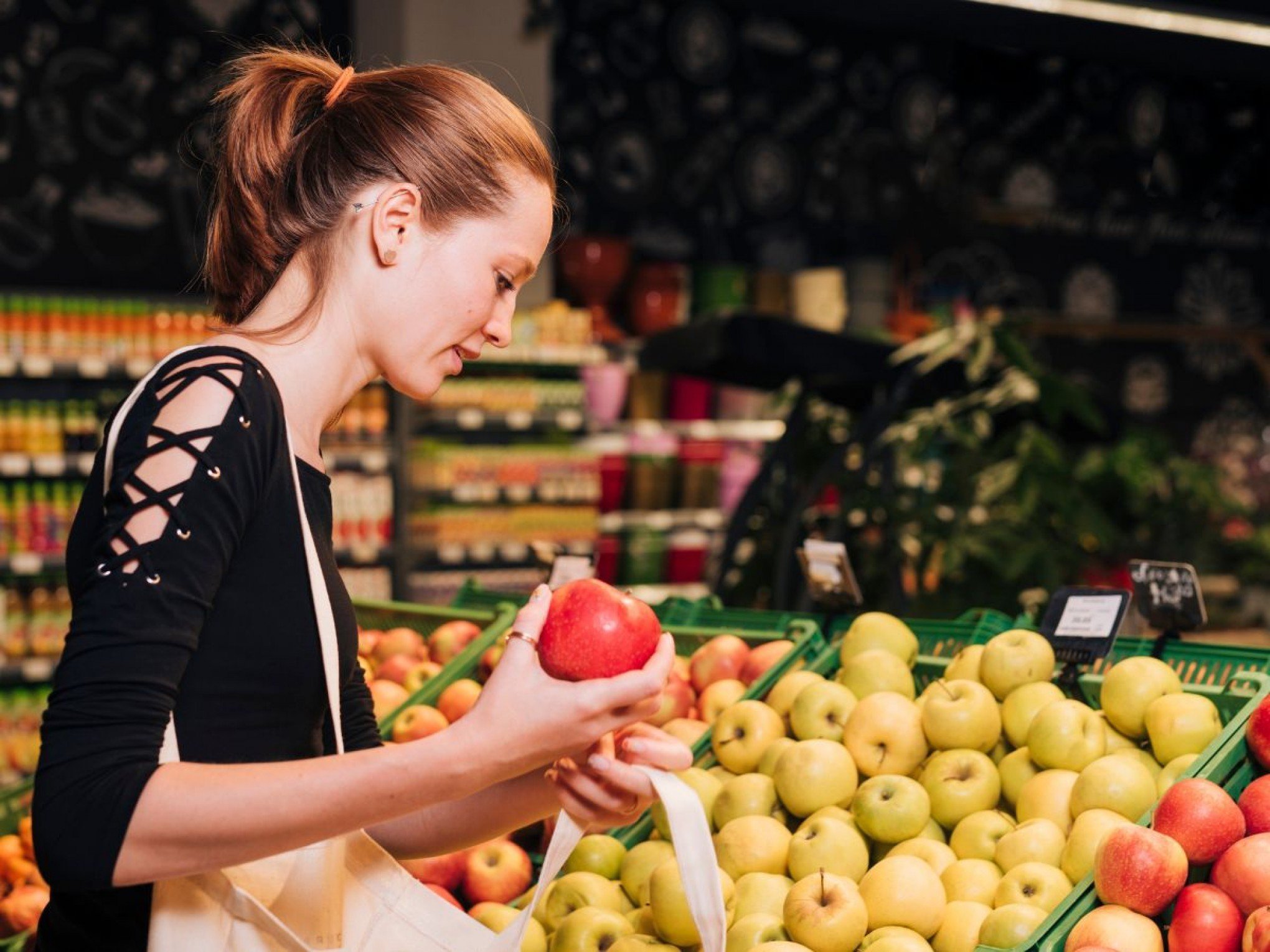 Como escolher as melhores frutas no mercado para fazer sucos incríveis