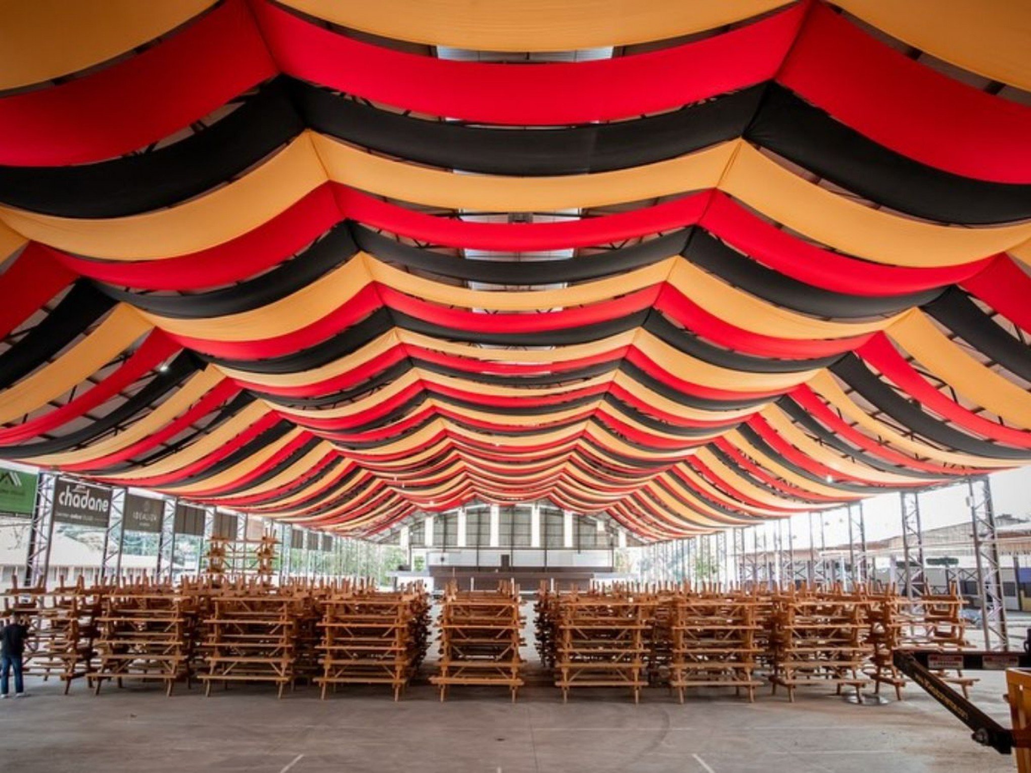 OKTOBERFEST: Festa com centenas de atrações espera mais de 200 mil visitantes de todo o Brasil