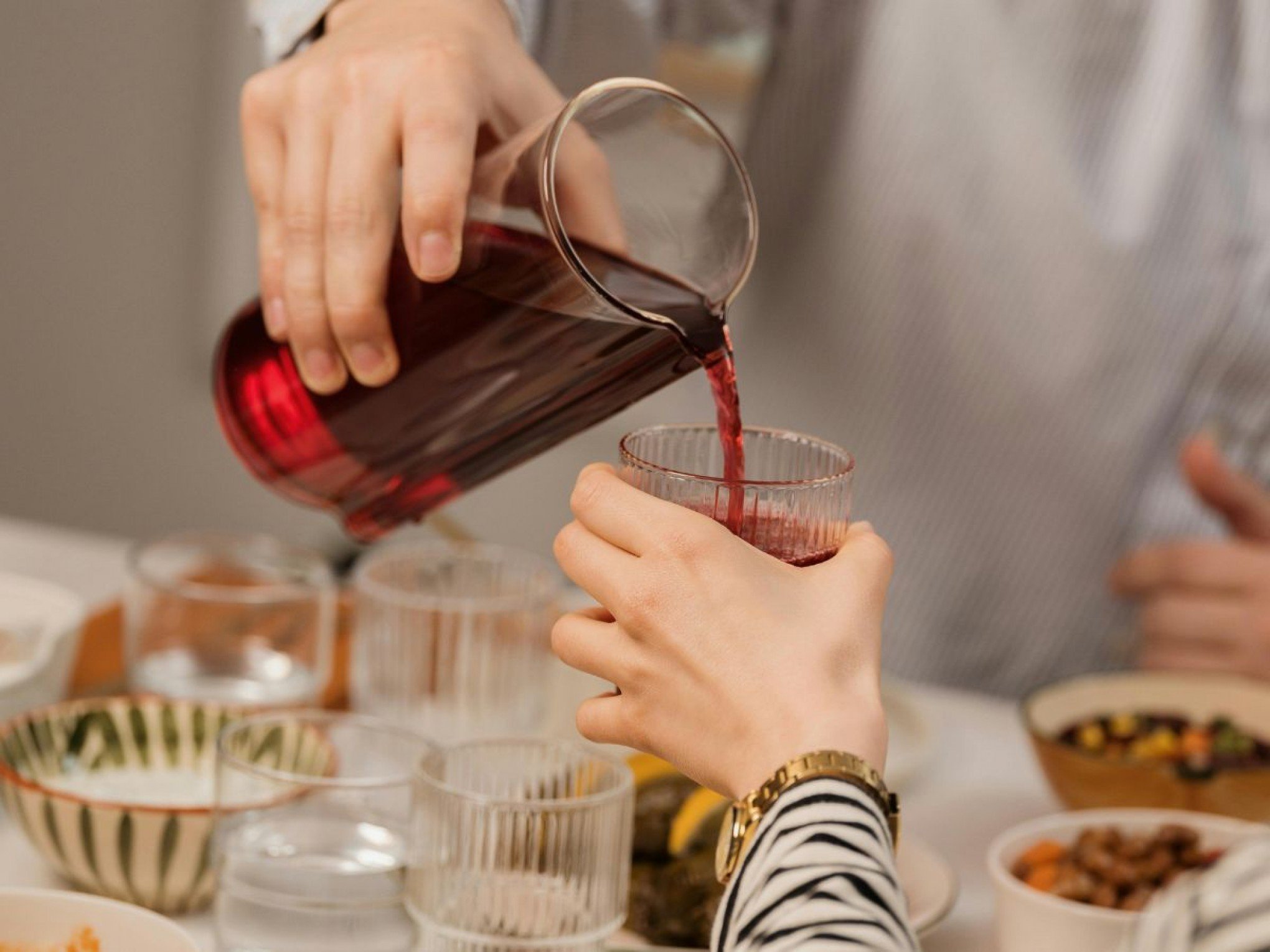 RECEITAS: Confira um suco que ajuda a prevenir problemas de pele e até reumatismo