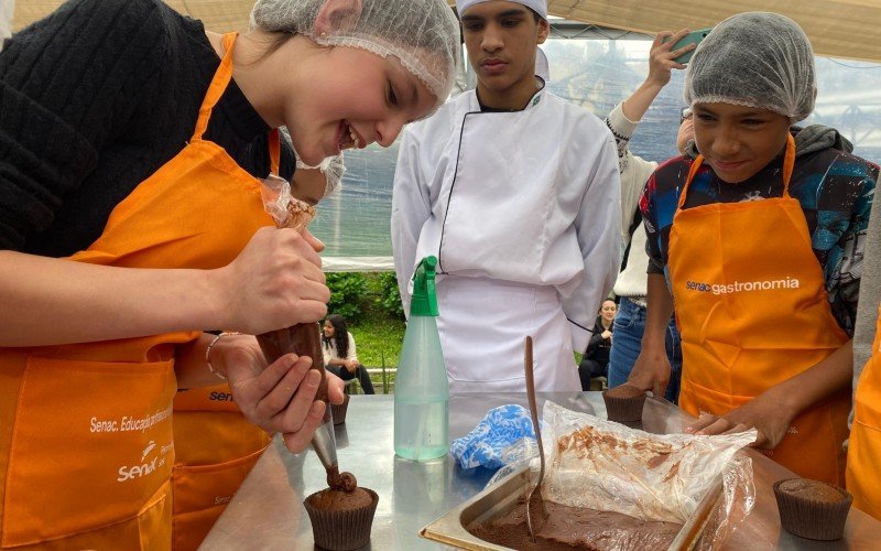 Estudantes participam de oficinas com o Senac Gramado no Festival de Gastronomia