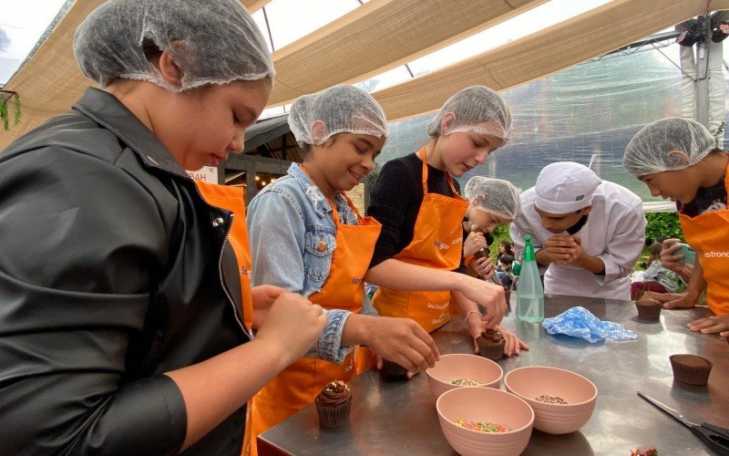 Estudantes participam de oficinas com o Senac Gramado no Festival de Gastronomia