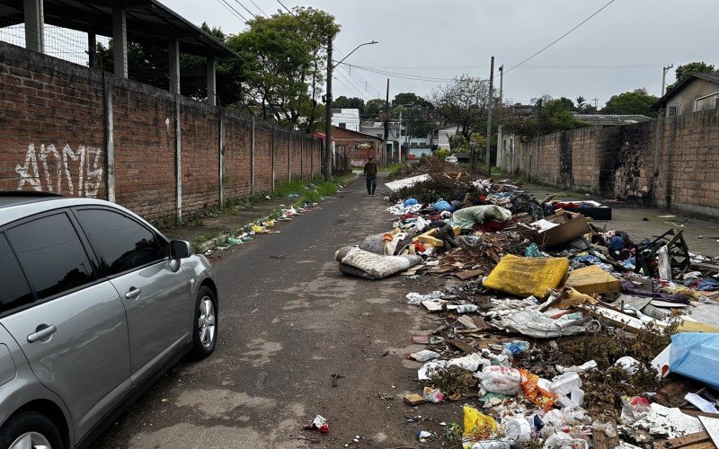 Lixão a céu aberto na Rua Juarez incomoda moradores do bairro Canudos