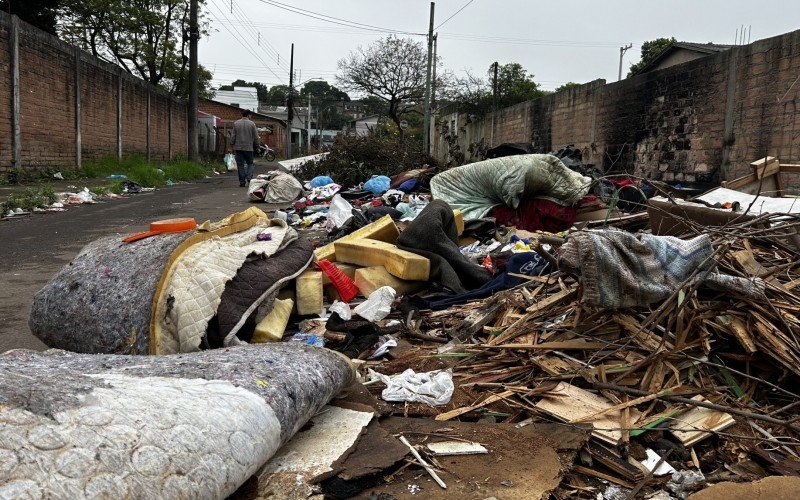 Lixão a céu aberto na Rua Juarez incomoda moradores do bairro Canudos | abc+