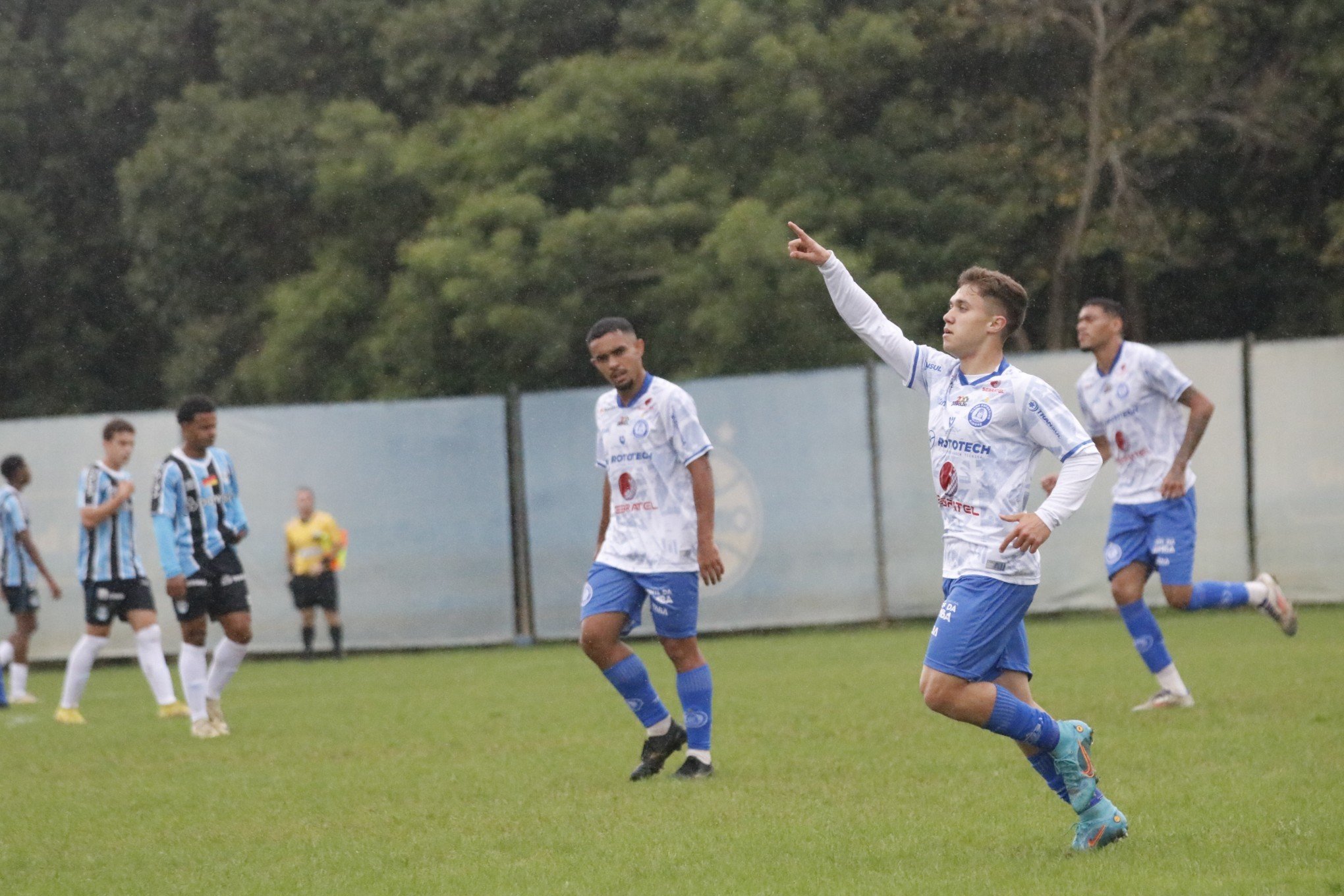 Aimoré anuncia a volta do polivalente Vidmar