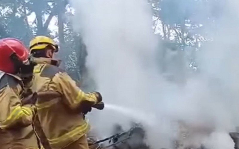 Helicóptero do Corpo de Bombeiros caiu durante operação de resgate e os seis tripulantes morreram | abc+