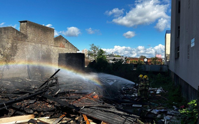 Combate a incêndio na área central de Novo Hamburgo | abc+