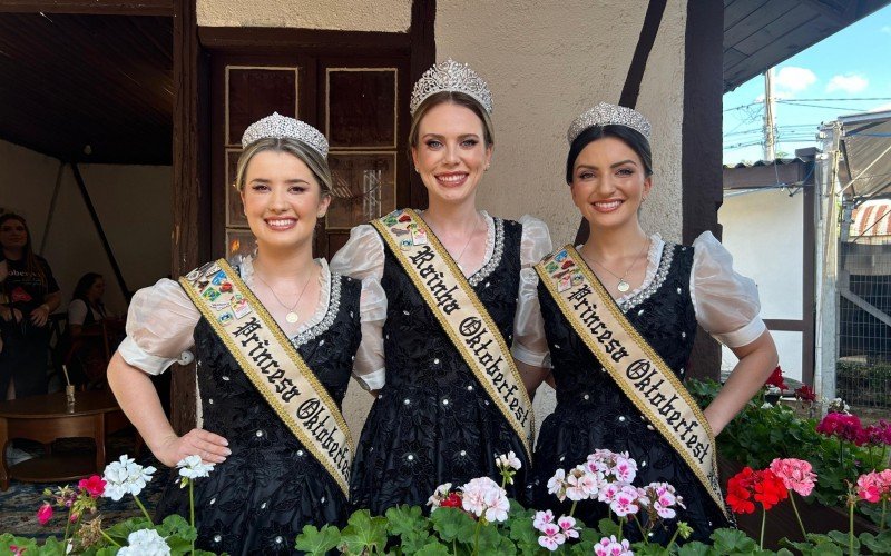 A rainha Roberta Klein e as princesas Tainá dos Santos e Daniela Coitinho Hachenher são as soberanas da festa. | abc+