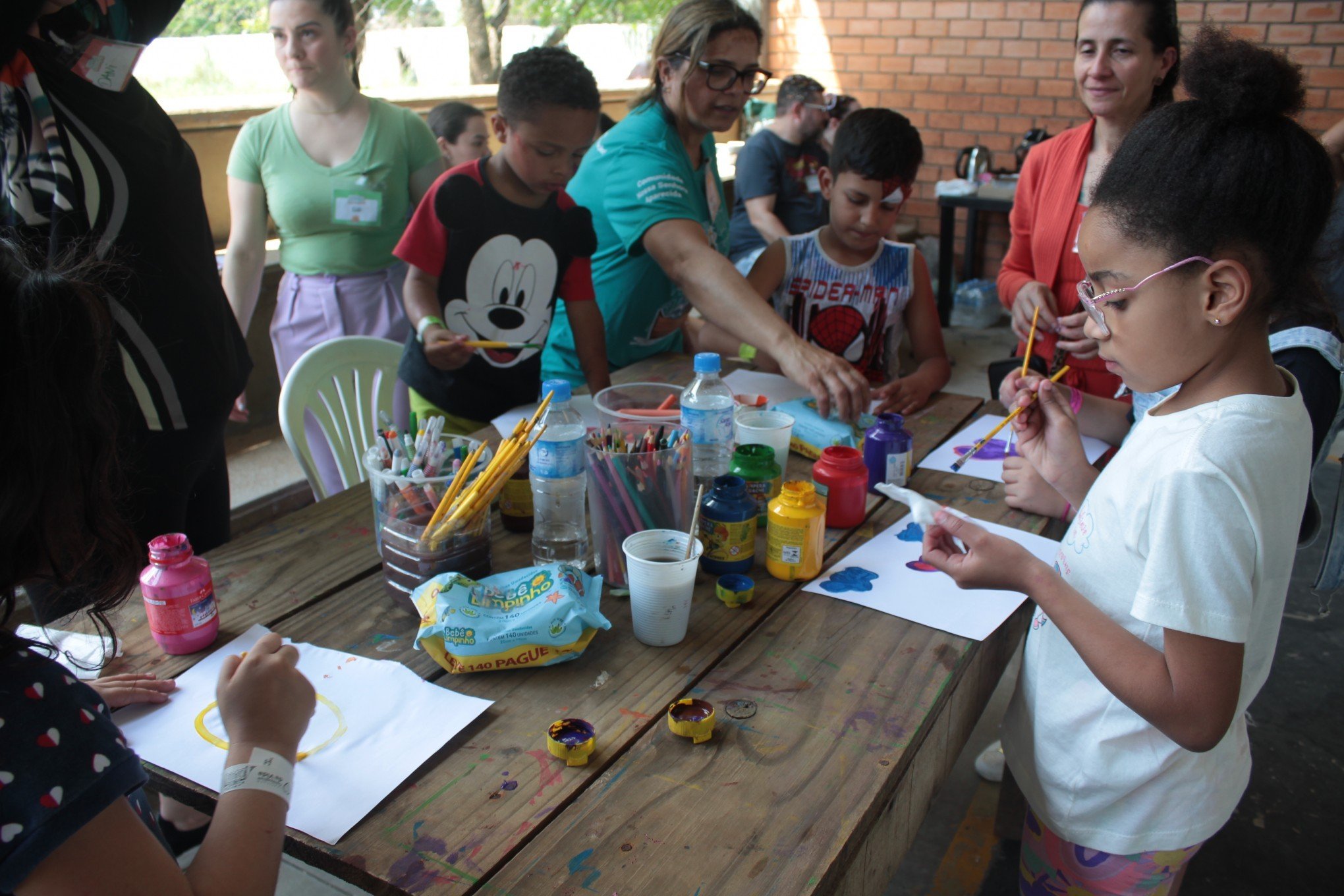 Crianças e adolescentes celebram feriado com festa no Mathias Velho