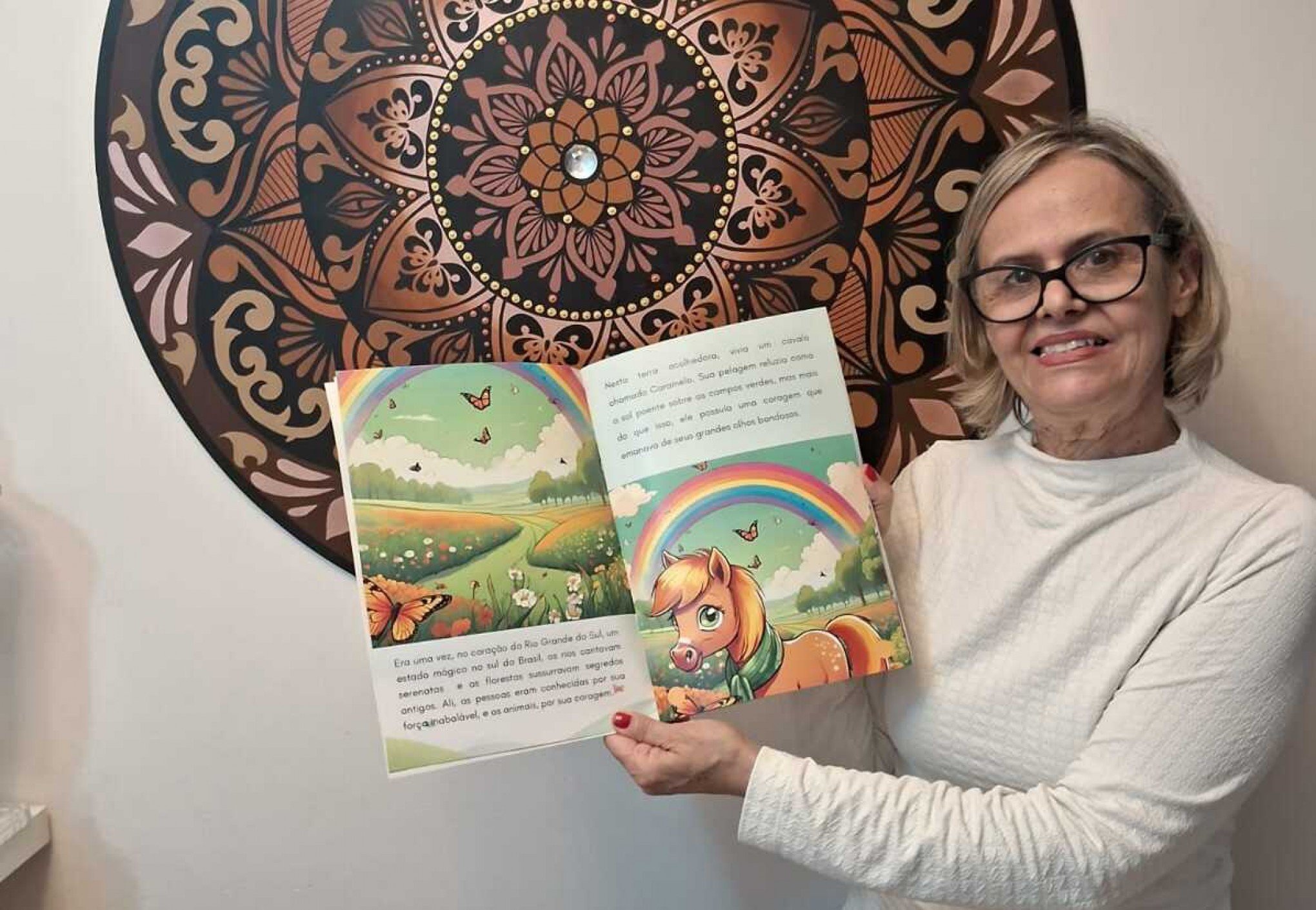 Escritora hamburguense lança seu primeiro livro infantil inspirada no Cavalo Caramelo