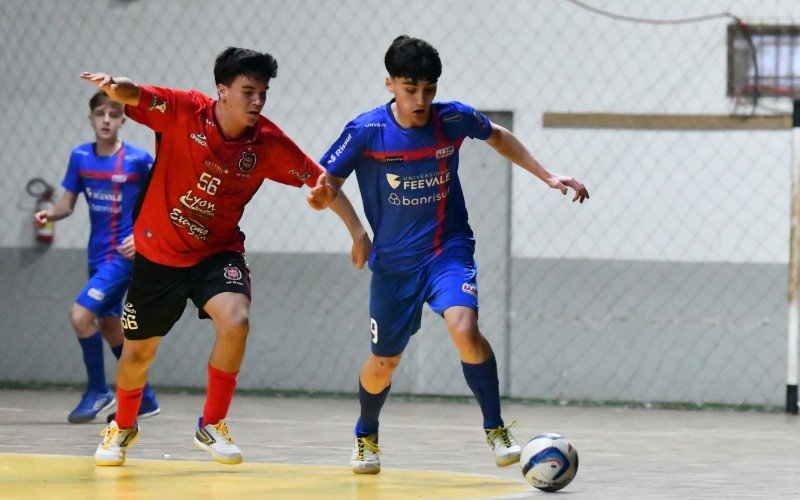 Sub-15 goleou por 10 a 6 na primeira partida | abc+