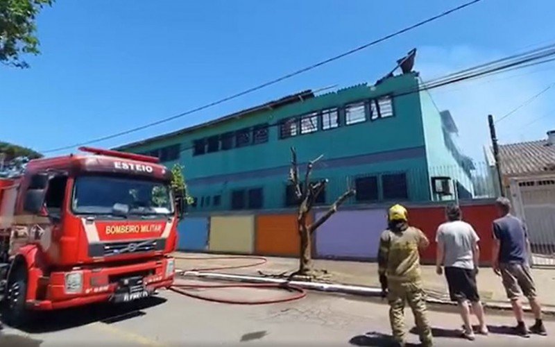 Escola de Esteio atingida por incêndio neste domingo (13)  | abc+