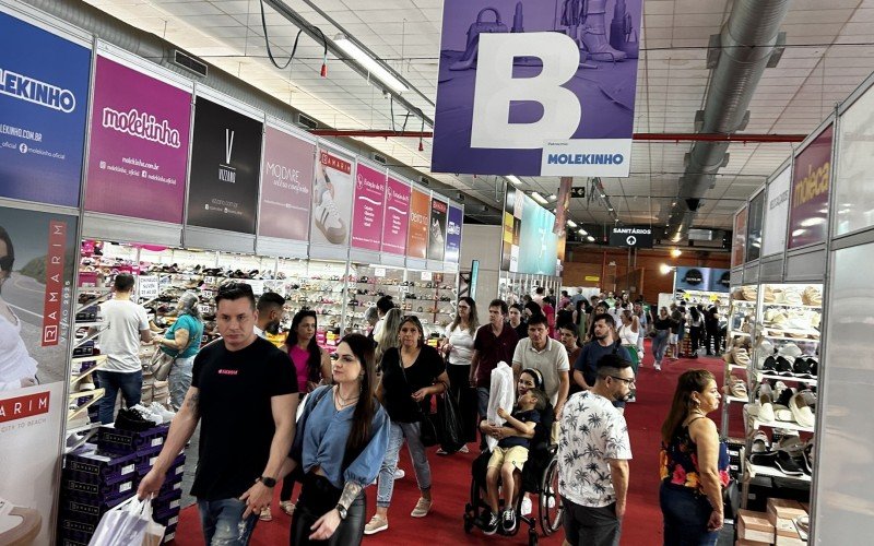 Público aproveita liquidações nas últimas horas da Loucura por Sapatos