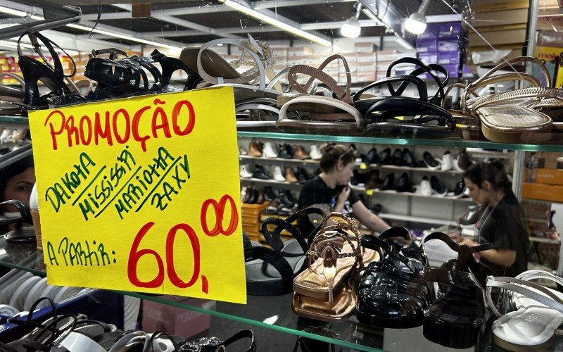 Público aproveita liquidações nas últimas horas da Loucura por Sapatos