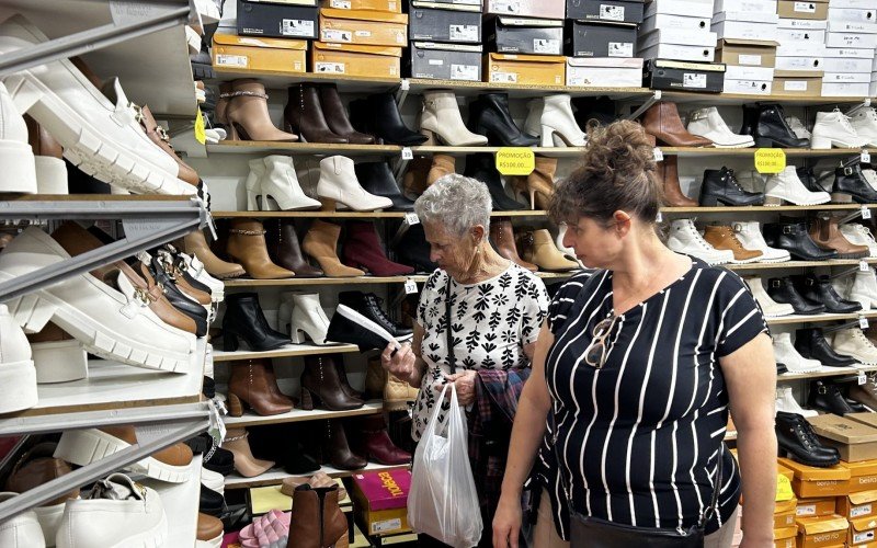 Público aproveita liquidações nas últimas horas da Loucura por Sapatos