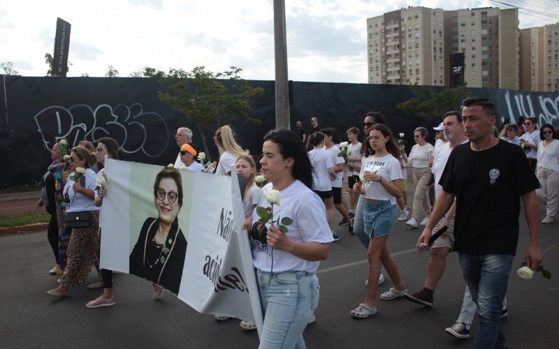 Manifestação reuniu cerca de 150 pessoas