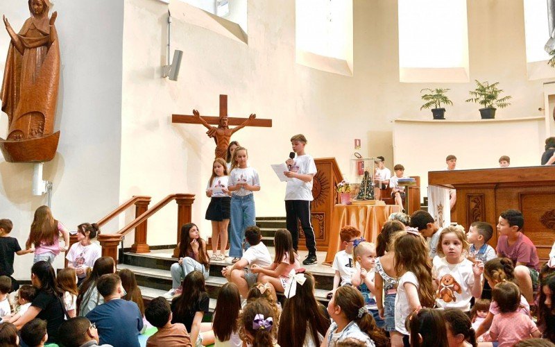 Crianças foram as protagonistas da celebração, participando de leituras e atividades 