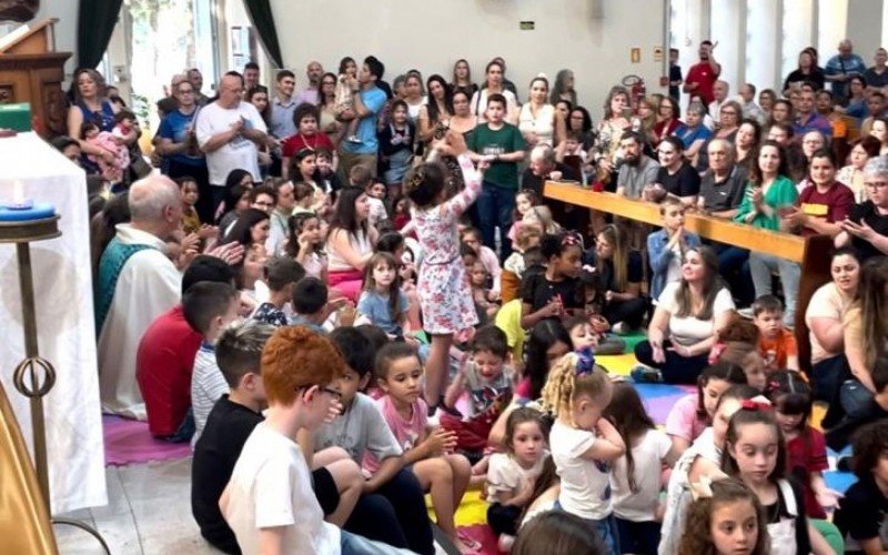 Igreja esteve lotada de crianças durante a iniciativa, no sábado (12)