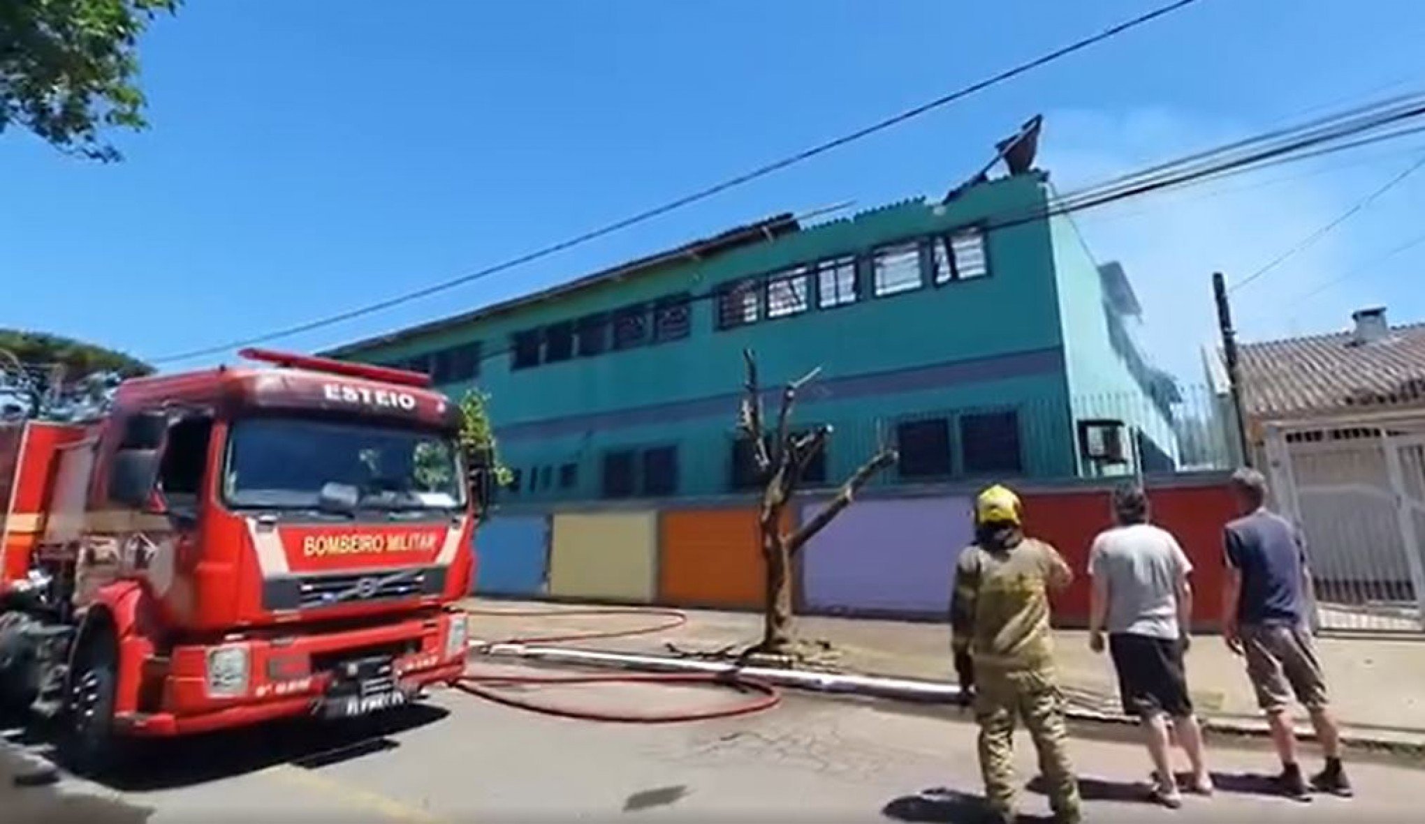 Incêndio em escola | abc+