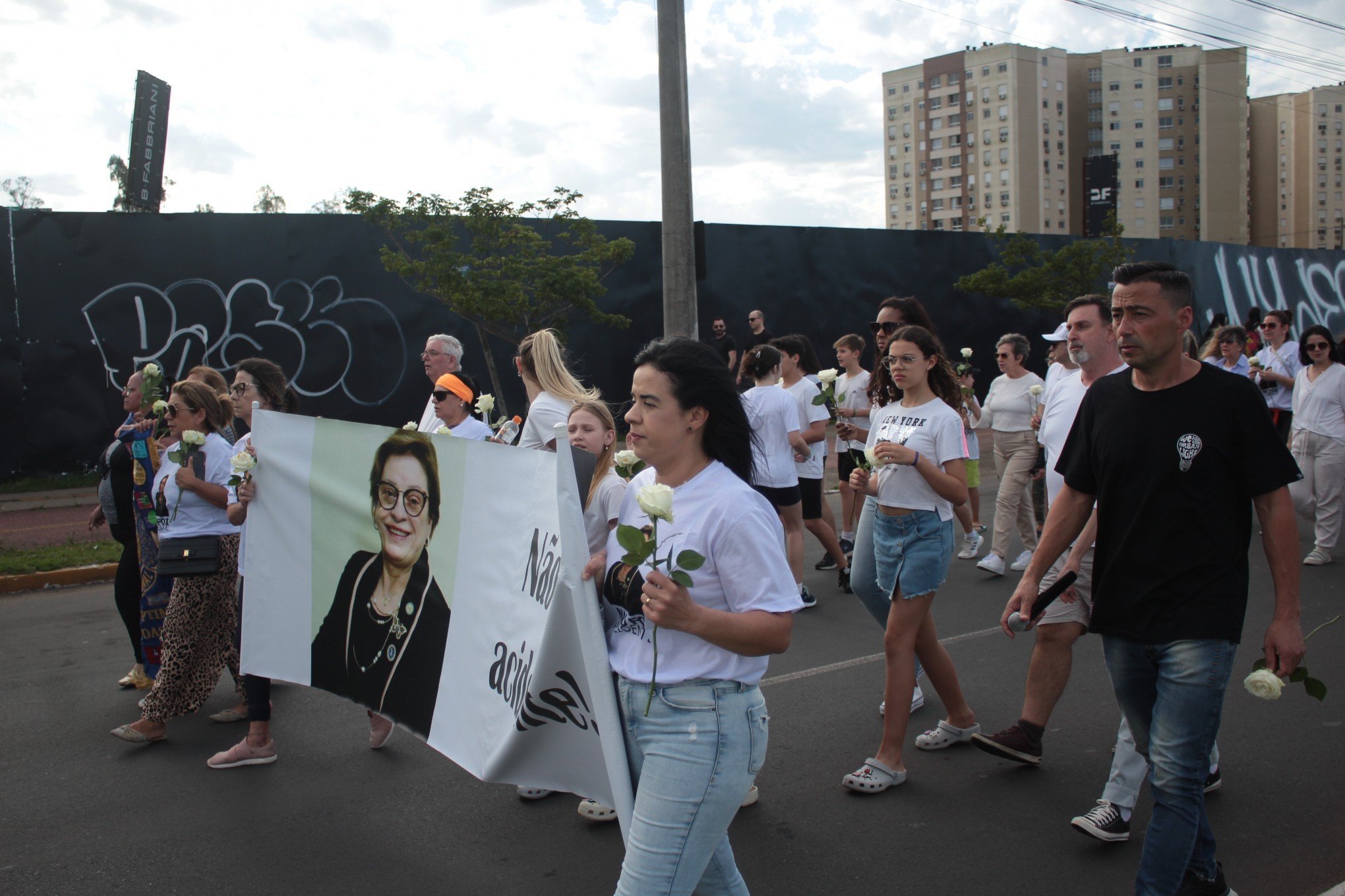 Manifestação por morte de empresária atropelada é marcada por emoção e desejo de justiça