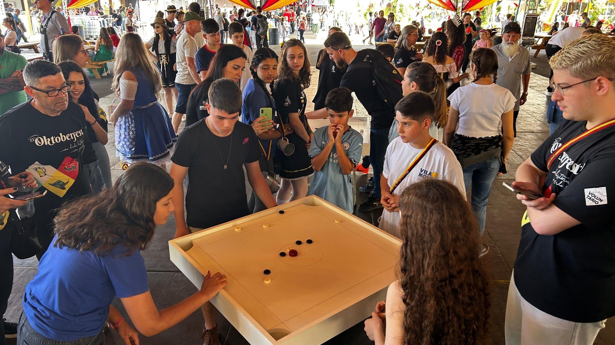 Jogos Germânicos deixam estudantes no clima da Oktoberfest de Igrejinha