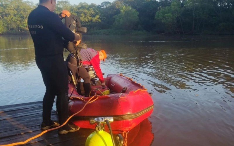 Buscas por desaparecido no Rio dos Sinos 