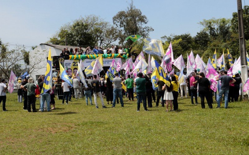 Apoiadores aguardaram durante toda manhã a presença da ex-primeira-dama Michelle Bolsonaro