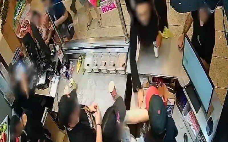 VÍDEO: Empresária que jogou suco em funcionária de lanchonete responderá a dois processos na Justiça; entenda