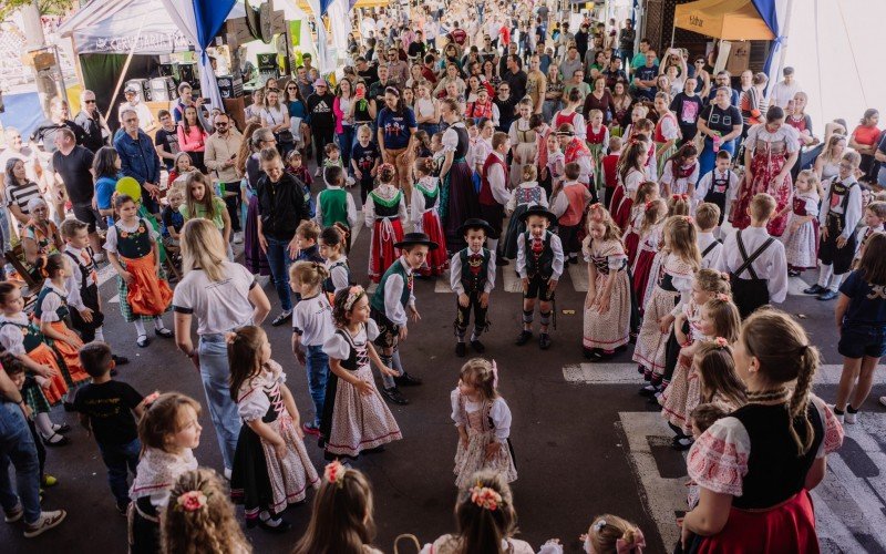 Encontro infantil na Nova Oktoberfest, em Nova Petrópolis