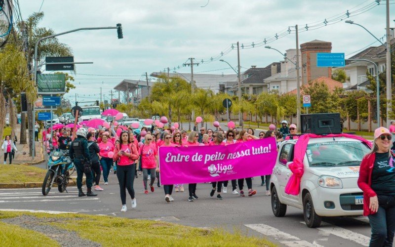 A Caminhada Rosa faz parte da programação de atividades que conscientizam sobre o câncer de mama