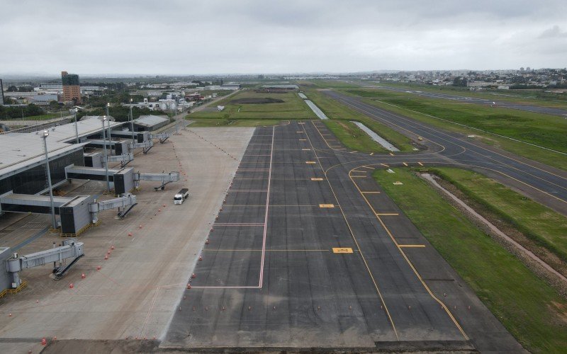 Parte da pista do Aeroporto Salgado Filho já está recuperada | abc+