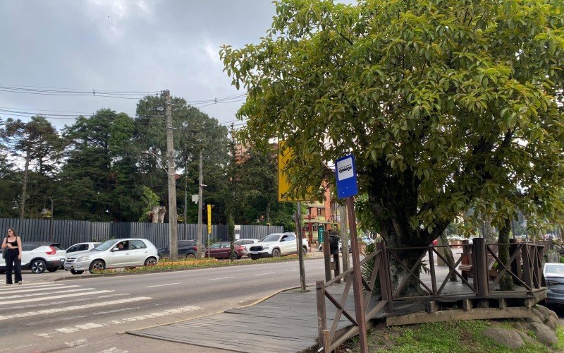 Sol e nuvens no céu de Gramado