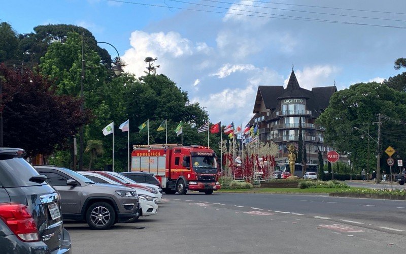 Sol e nuvens no céu de Gramado