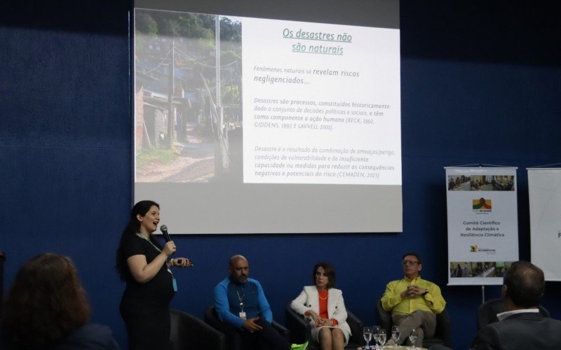 Professora da Feevale, Danielle Paula Martins