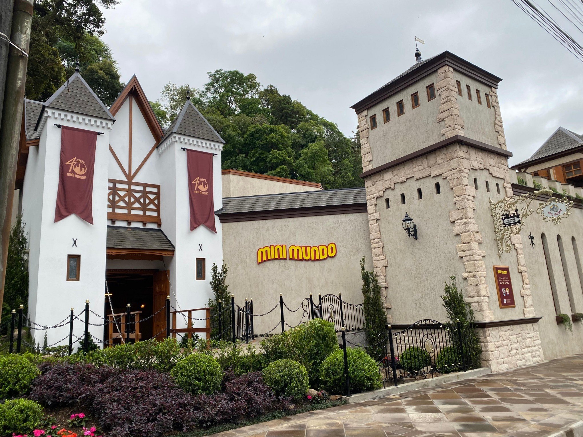 Parque temático de miniaturas de Gramado promove tradicional campanha de troca de alimentos por ingressos