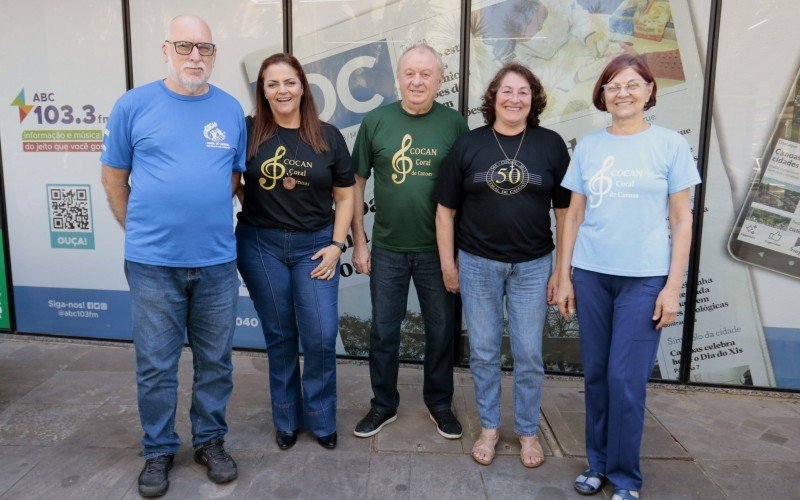 Coristas Raimundo, Sinara, Jaime, Ivone e Denise integram o Coral de Canoas