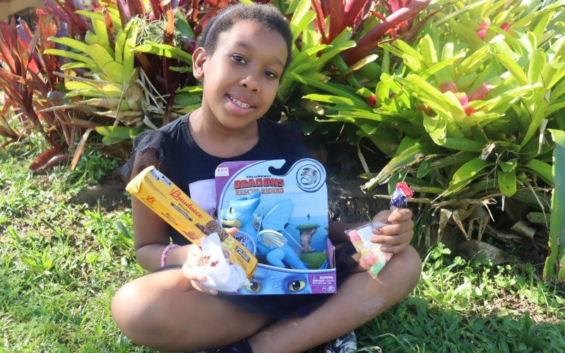 Helena ficou feliz com os presentes