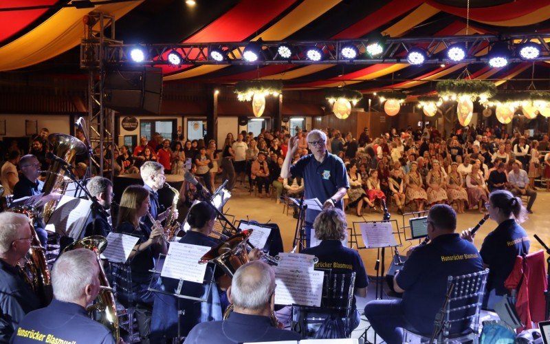 Orquestra Hunsrücker Blasmusik veio diretamente da Alemanha | abc+