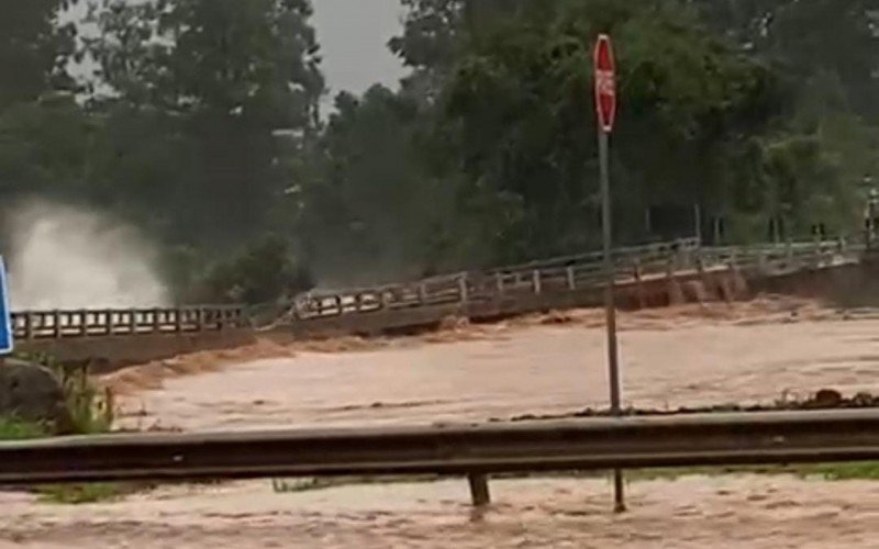 Antiga ponte foi levada pelas águas do Rio Caí em maio | abc+