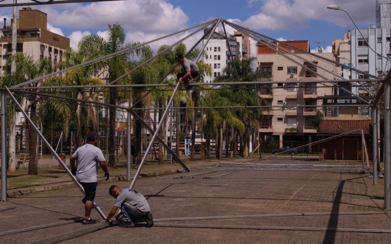 Montagem da estrutura externa teve início na última terça-feira (15)  