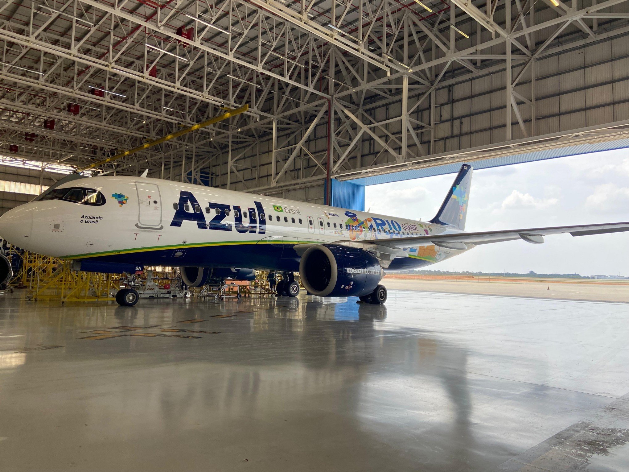 Voo da Azul com destino ao Brasil é cancelado 4 vezes; entenda o que aconteceu