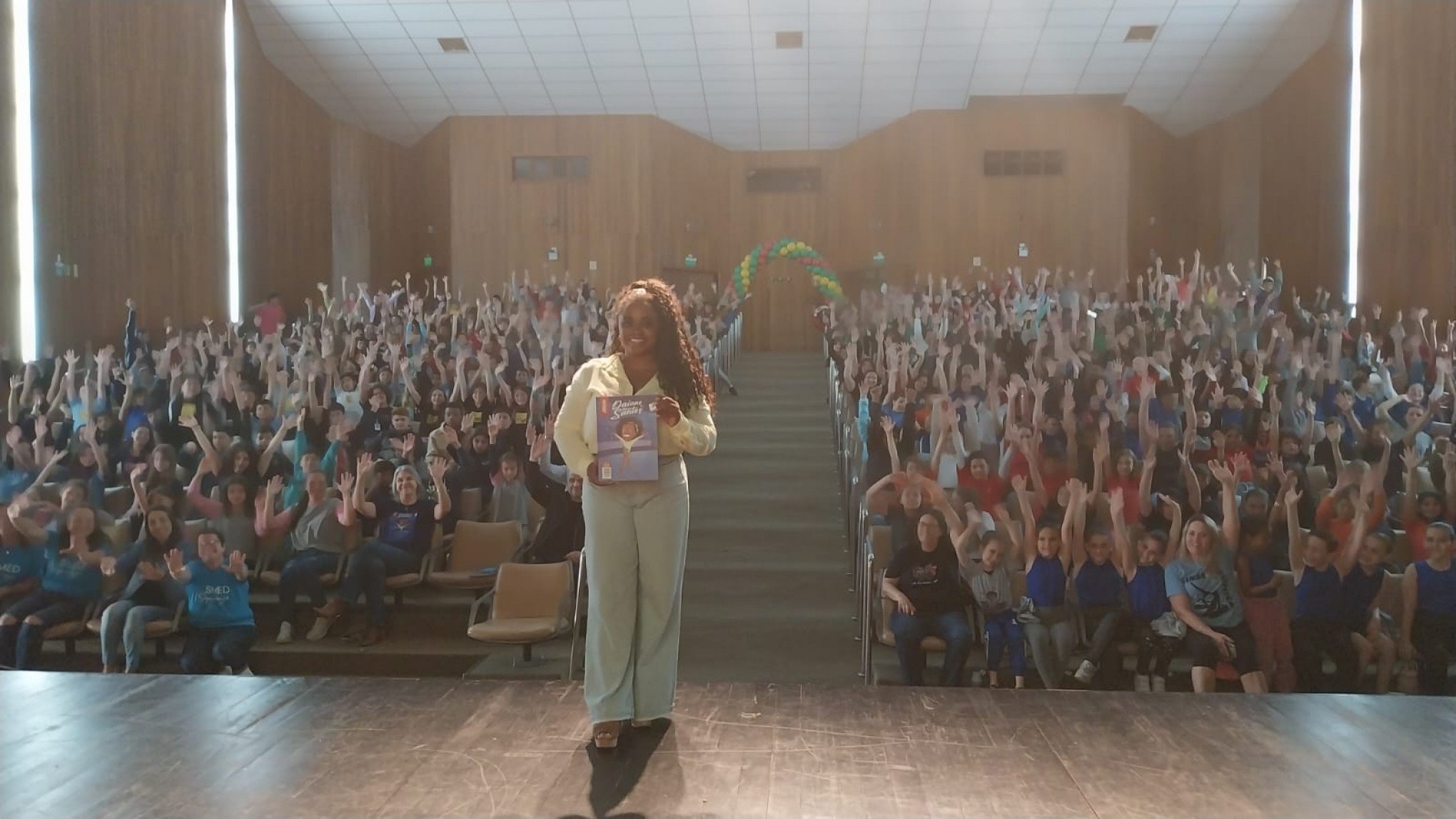 VÍDEO: "A escola nos leva a voos mais altos", diz Daiane dos Santos em Sapiranga