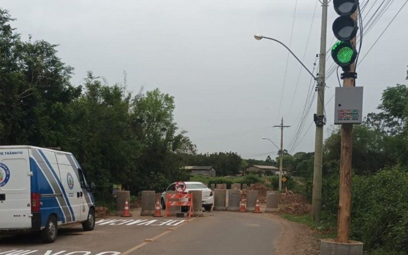 Primeiro semáforo de Nova Santa Rita - ponte do Caju